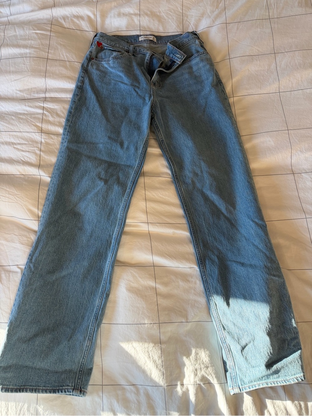 Abercrombie women's jeans - high rise 90s relaxed w detailed heart 29L